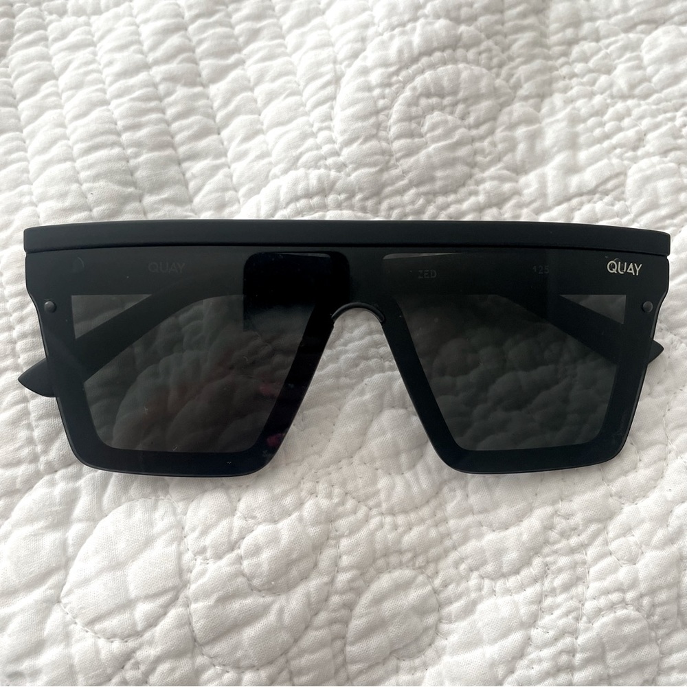 Quay Hindsight Glasses